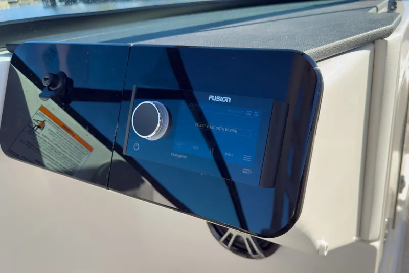 Slide: The Image of Sea Ray SDX 270 Outboard 2026 - 14