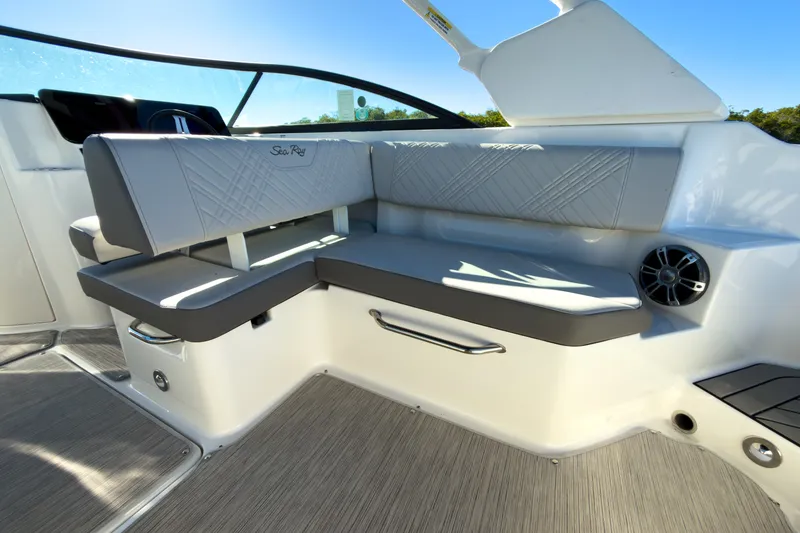 Slide: The Image of Sea Ray SDX 270 Outboard 2026 - 9