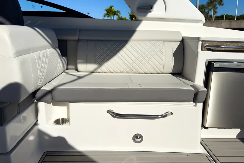 Slide: The Image of Sea Ray SDX 290 Outboard 2026 - 12