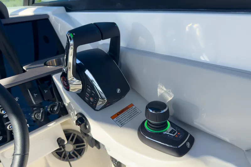 Slide: The Image of Sea Ray SDX 290 Outboard 2026 - 16