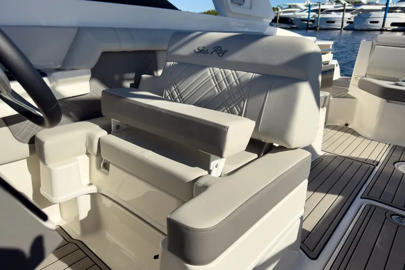 Slide: The Image of Sea Ray SDX 290 Outboard 2026 - 17