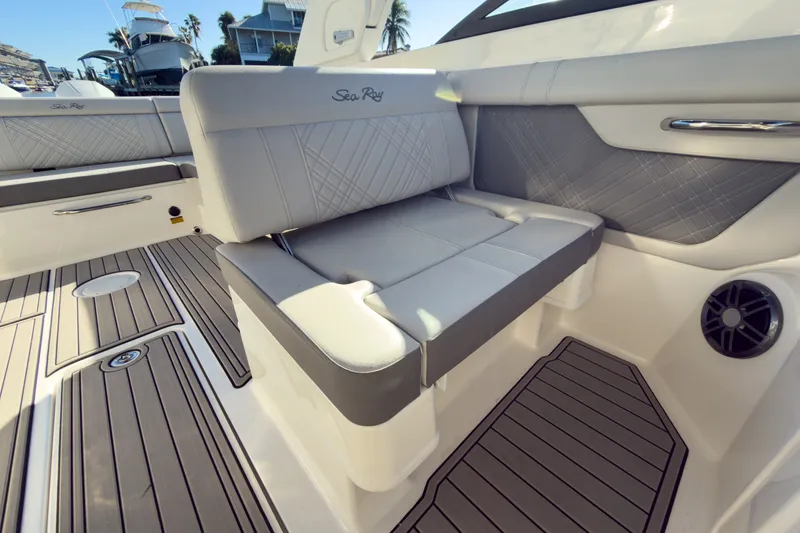 Slide: The Image of Sea Ray SDX 290 Outboard 2026 - 18
