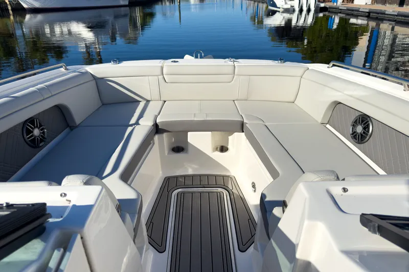 Slide: The Image of Sea Ray SDX 290 Outboard 2026 - 21