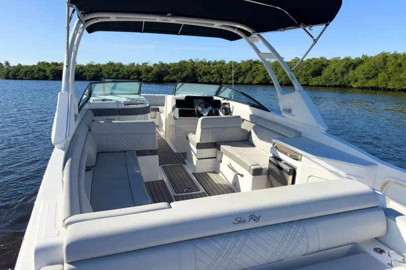Slide: The Image of Sea Ray SDX 290 Outboard 2026 - 4