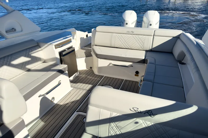Slide: The Image of Sea Ray SDX 290 Outboard 2026 - 7