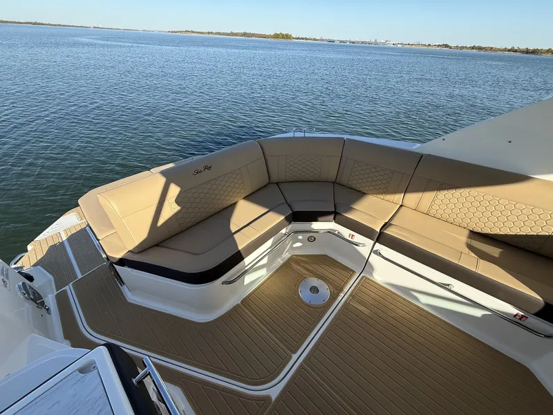 Slide: The Image of Sea Ray Sundancer 320 2026 - 13