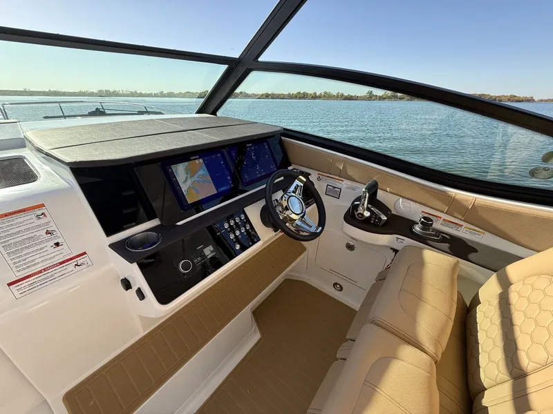 Slide: The Image of Sea Ray Sundancer 320 2026 - 21