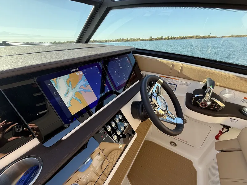 Slide: The Image of Sea Ray Sundancer 320 2026 - 22