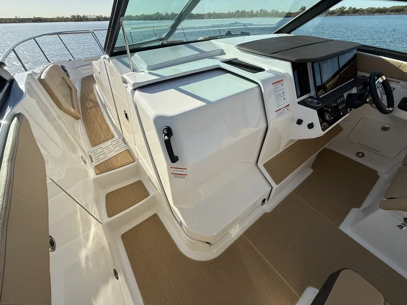 Slide: The Image of Sea Ray Sundancer 320 2026 - 26