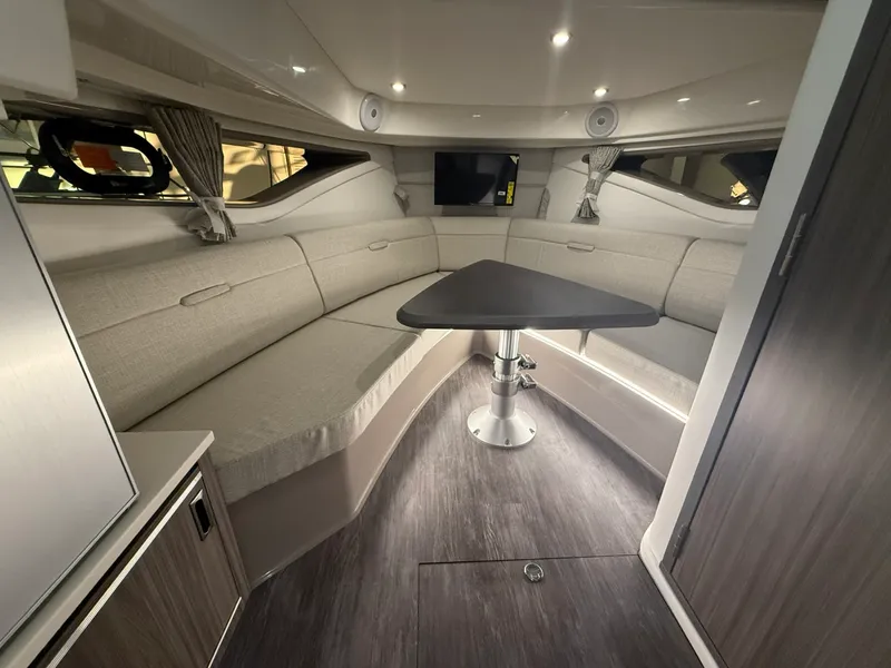 Slide: The Image of Sea Ray Sundancer 320 2026 - 30