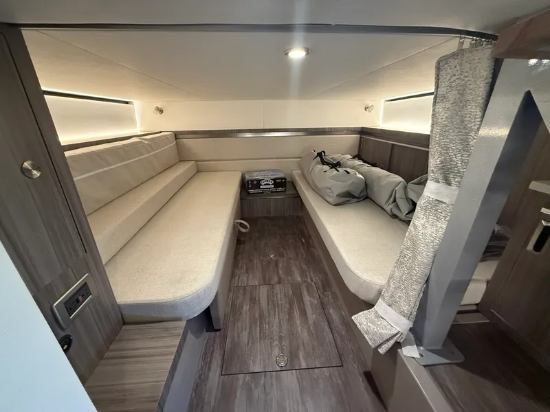 Slide: The Image of Sea Ray Sundancer 320 2026 - 34