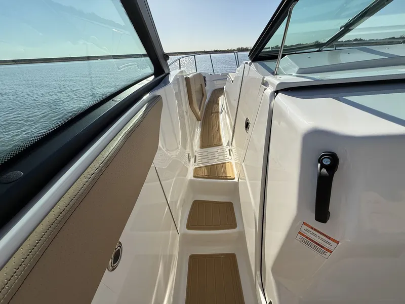 Slide: The Image of Sea Ray Sundancer 320 2026 - 38