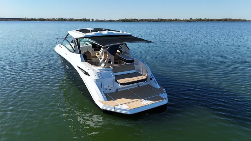 Slide: The Image of Sea Ray Sundancer 320 2026 - 6