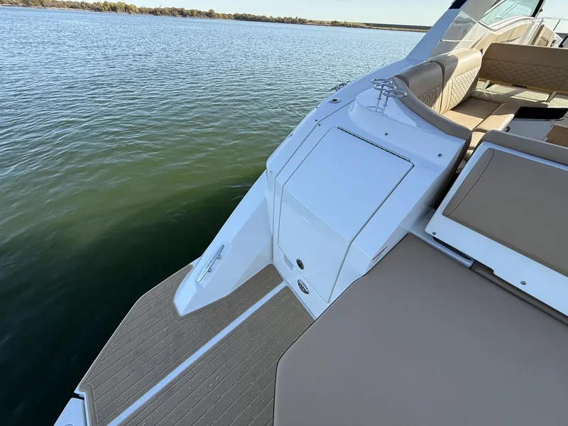 Slide: The Image of Sea Ray Sundancer 320 2026 - 9