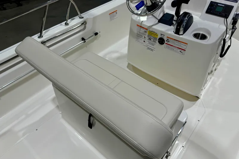 Slide: The Image of Boston Whaler 170 Montauk 2026 - 10