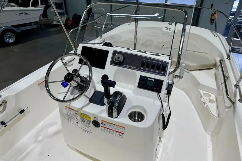 Slide: The Image of Boston Whaler 170 Montauk 2026 - 11