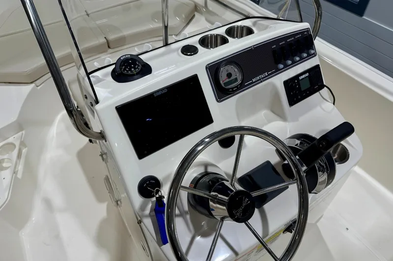 Slide: The Image of Boston Whaler 170 Montauk 2026 - 12