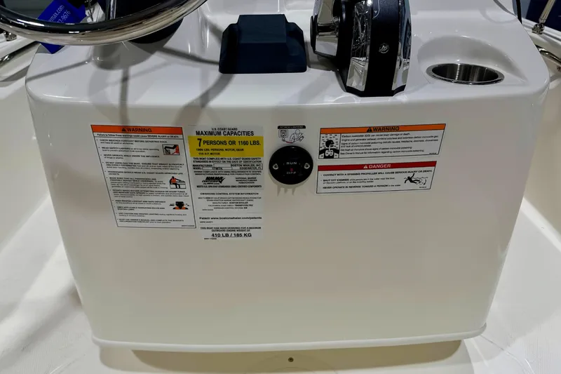 Slide: The Image of Boston Whaler 170 Montauk 2026 - 13