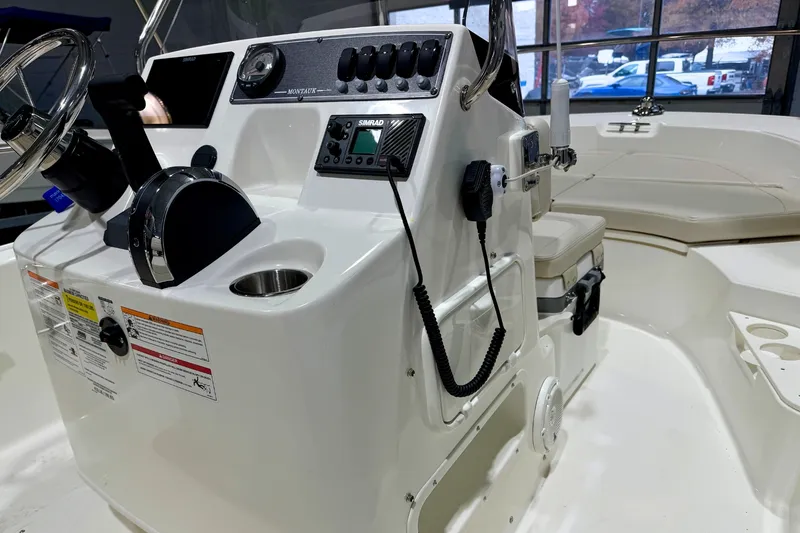 Slide: The Image of Boston Whaler 170 Montauk 2026 - 14