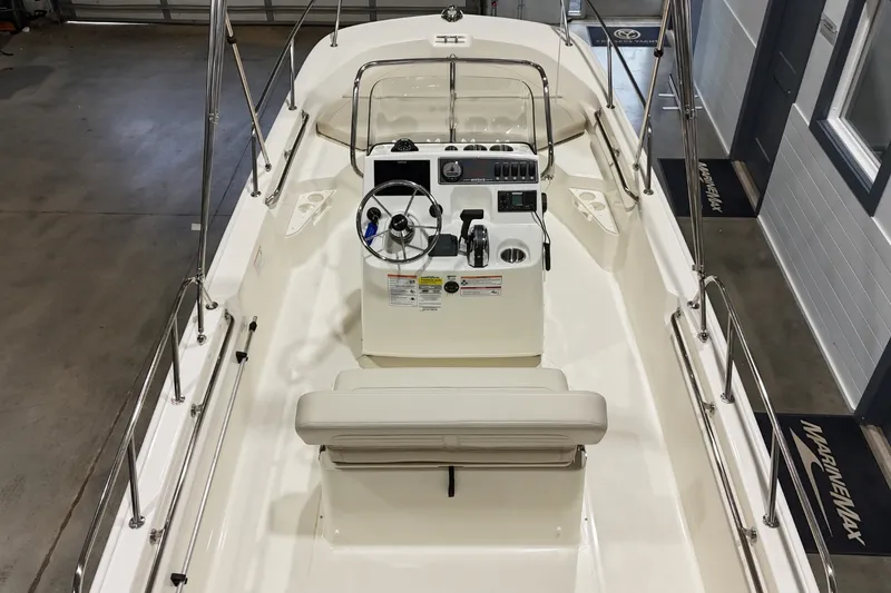 Slide: The Image of Boston Whaler 170 Montauk 2026 - 15
