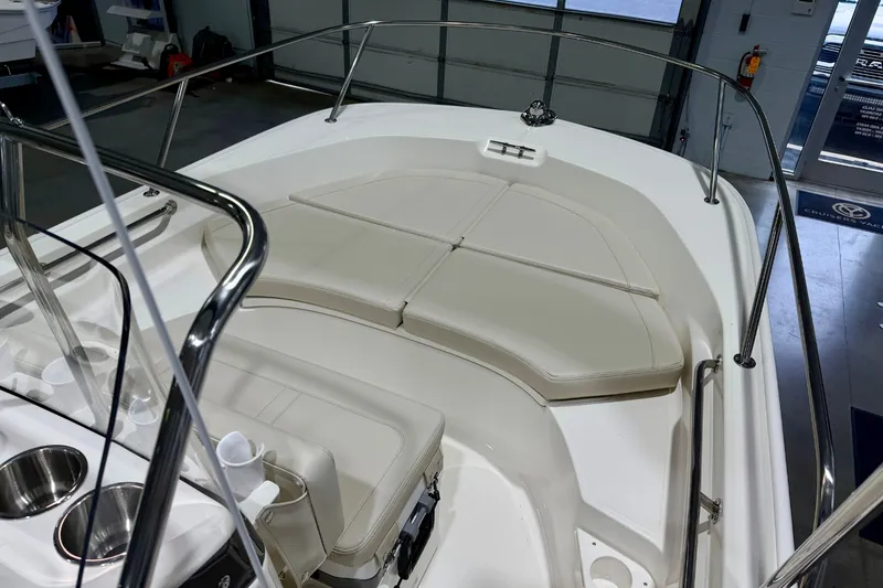 Slide: The Image of Boston Whaler 170 Montauk 2026 - 18