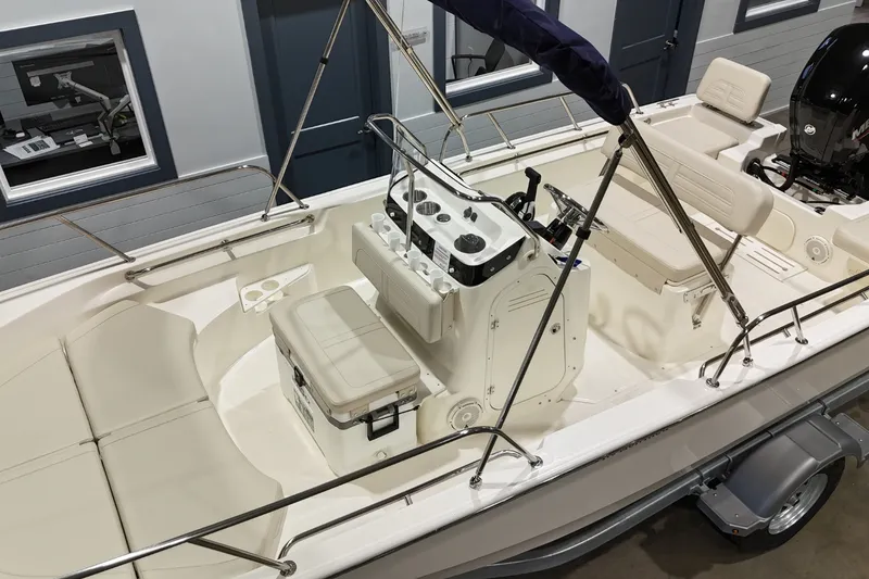 Slide: The Image of Boston Whaler 170 Montauk 2026 - 22