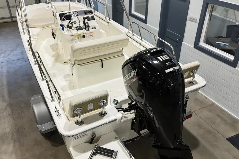 Slide: The Image of Boston Whaler 170 Montauk 2026 - 4