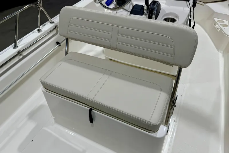 Slide: The Image of Boston Whaler 170 Montauk 2026 - 8