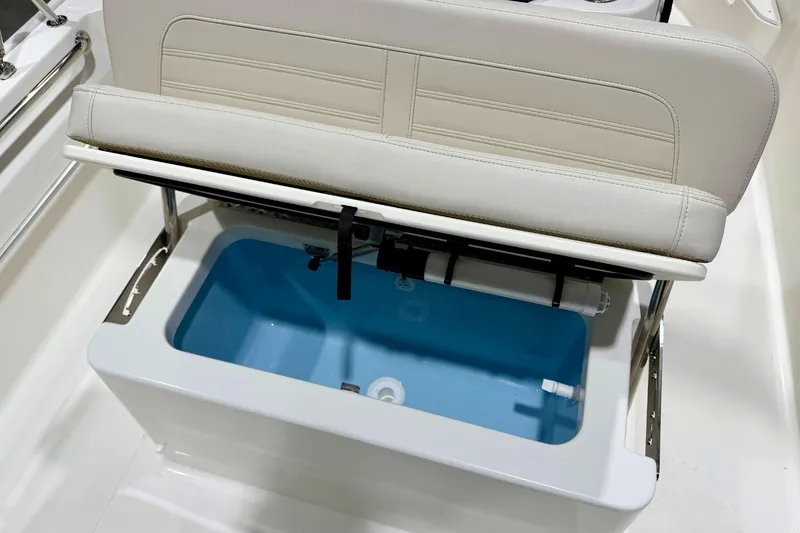 Slide: The Image of Boston Whaler 170 Montauk 2026 - 9