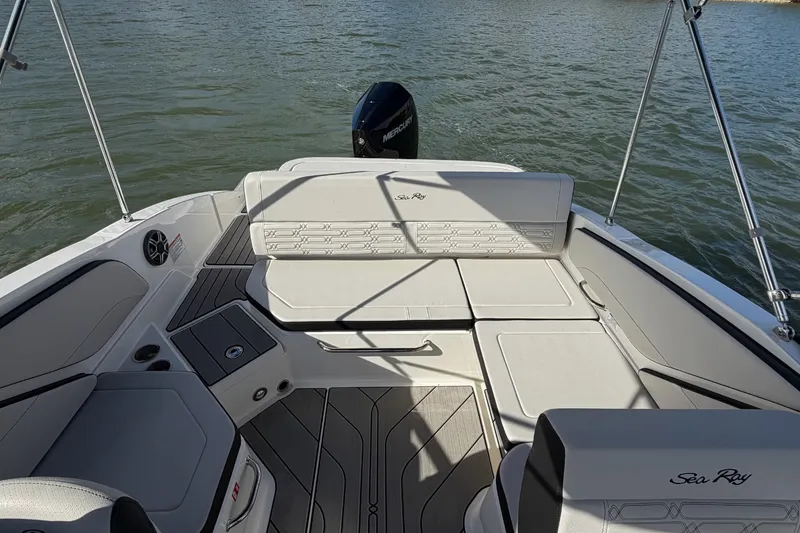 Slide: The Image of Sea Ray SPX 210 Outboard 2026 - 5