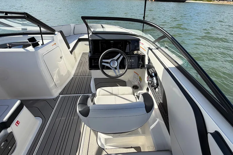 Slide: The Image of Sea Ray SPX 210 Outboard 2026 - 9