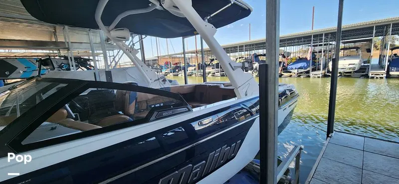 Slide: The Image of Malibu Wakesetter 23 LSV 2022 - 13428040