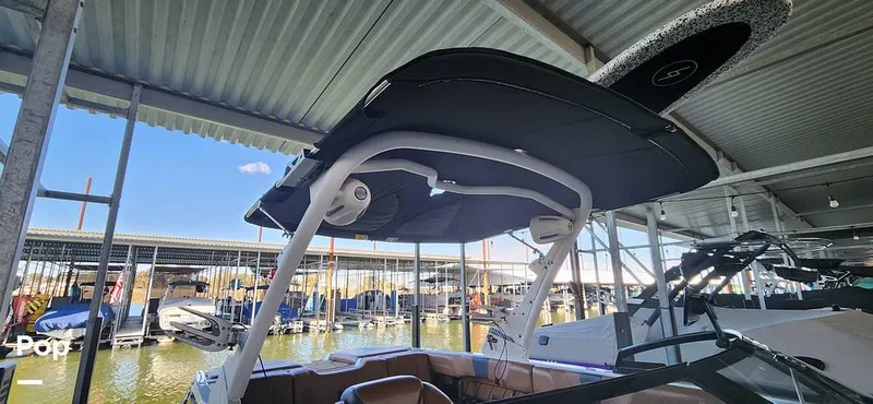 Slide: The Image of Malibu Wakesetter 23 LSV 2022 - 13428093