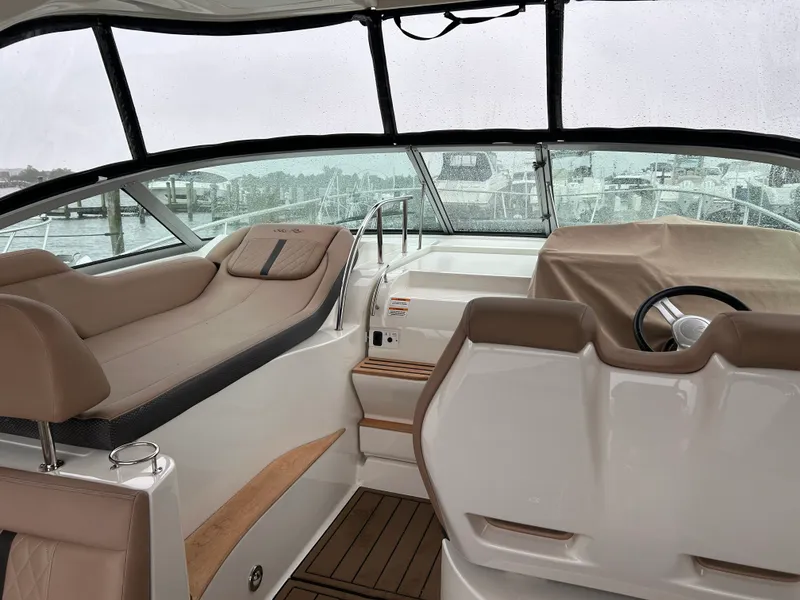 Slide: The Image of Sea Ray Sundancer 350 2017 - 18