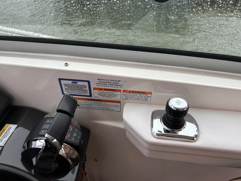 Slide: The Image of Sea Ray Sundancer 350 2017 - 28