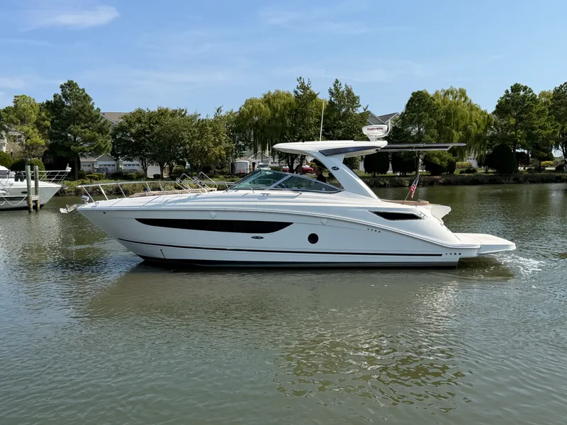 Slide: The Image of Sea Ray Sundancer 350 2017 - 4
