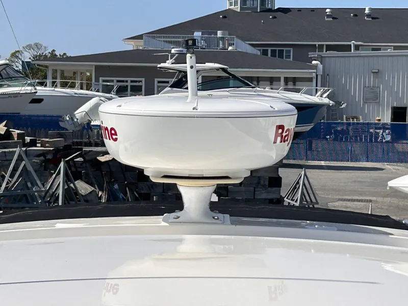 Slide: The Image of Sea Ray Sundancer 350 2017 - 40