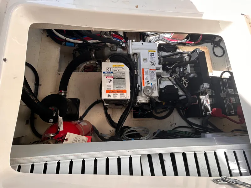 Slide: The Image of Sea Ray Sundancer 350 2017 - 41