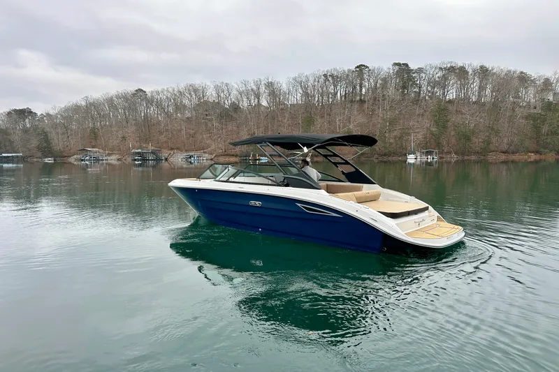 Slide: The Image of Sea Ray 250 SDX 2025 - 2