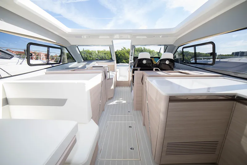 Slide: The Image of Aquila 42 COUPE 2026 - 14