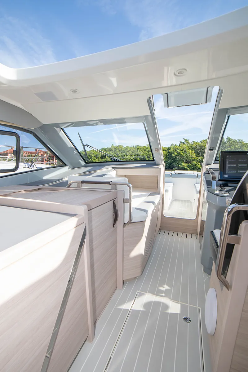 Slide: The Image of Aquila 42 COUPE 2026 - 15