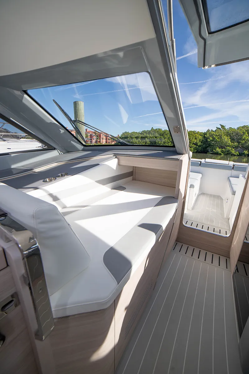 Slide: The Image of Aquila 42 COUPE 2026 - 17