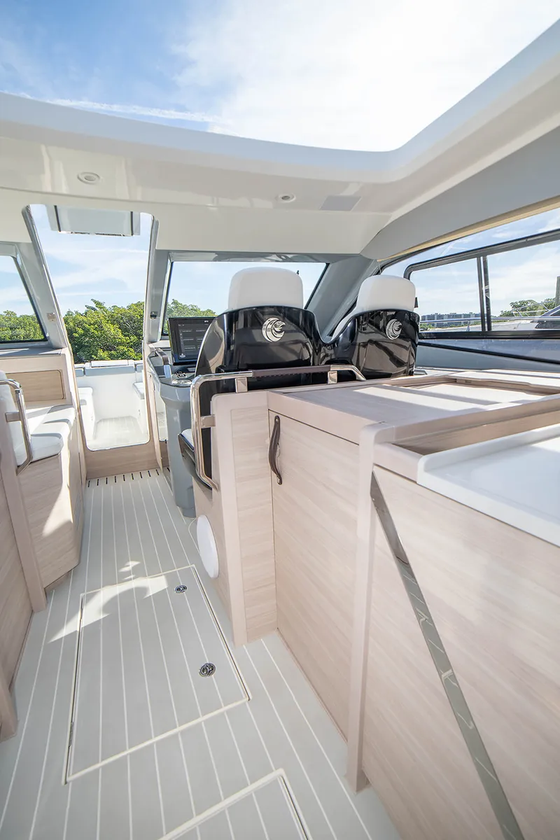 Slide: The Image of Aquila 42 COUPE 2026 - 18