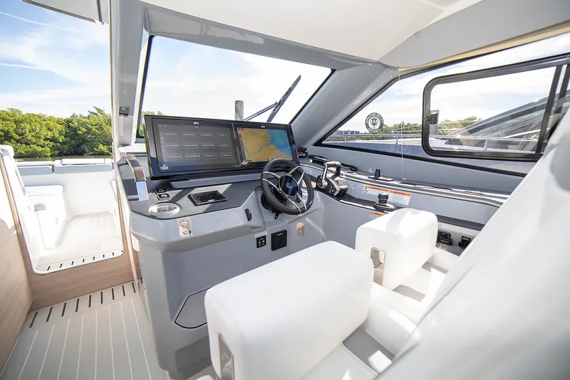 Slide: The Image of Aquila 42 COUPE 2026 - 19