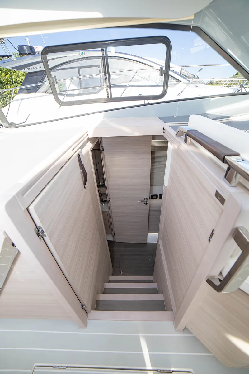 Slide: The Image of Aquila 42 COUPE 2026 - 29