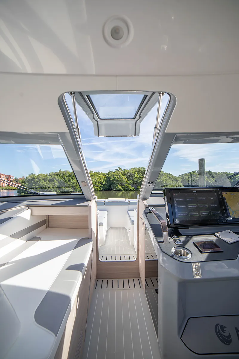 Slide: The Image of Aquila 42 COUPE 2026 - 37