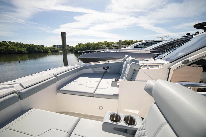 Slide: The Image of Aquila 42 COUPE 2026 - 40