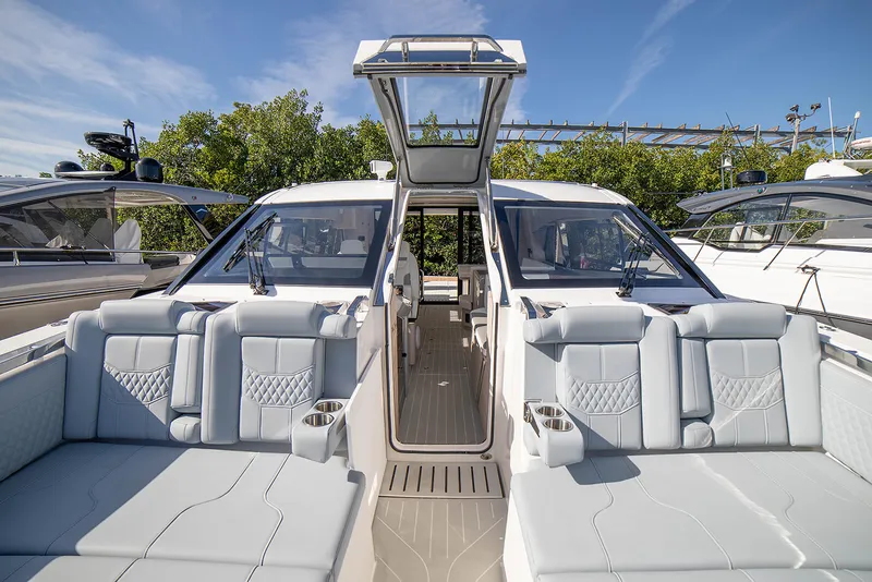 Slide: The Image of Aquila 42 COUPE 2026 - 43