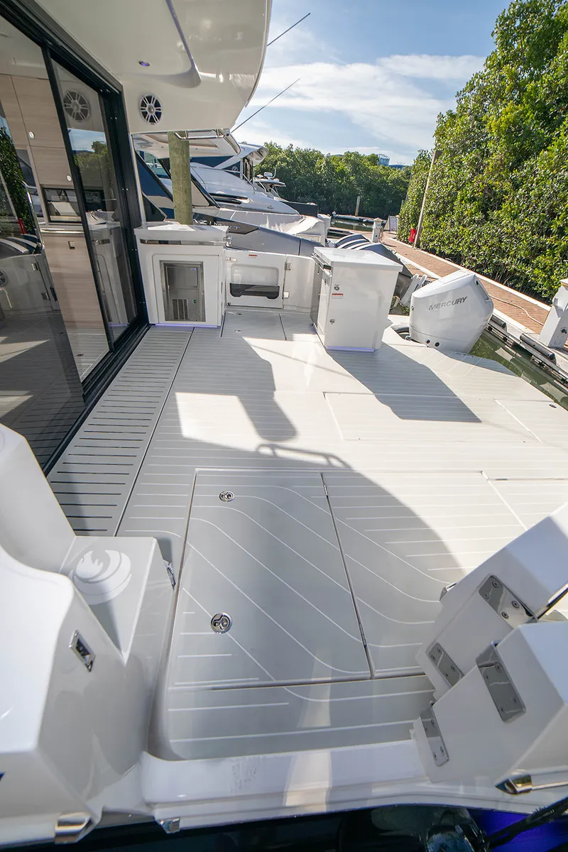 Slide: The Image of Aquila 42 COUPE 2026 - 55