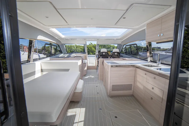 Slide: The Image of Aquila 42 COUPE 2026 - 7